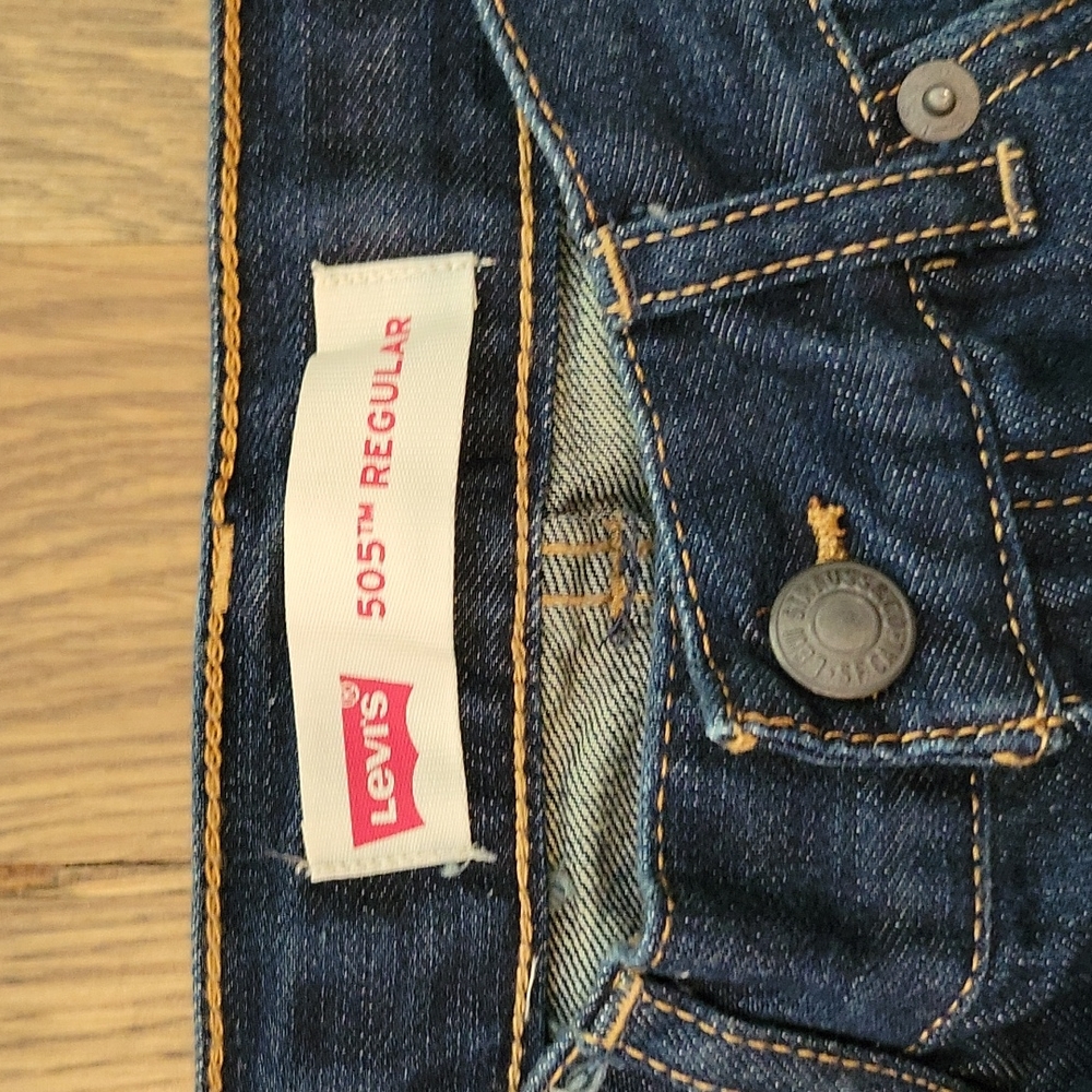 Levi's - Picture 4 of 6